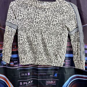 SPLENDID Leopard Print Sweatshirt with arm accents Girls Size 7-8